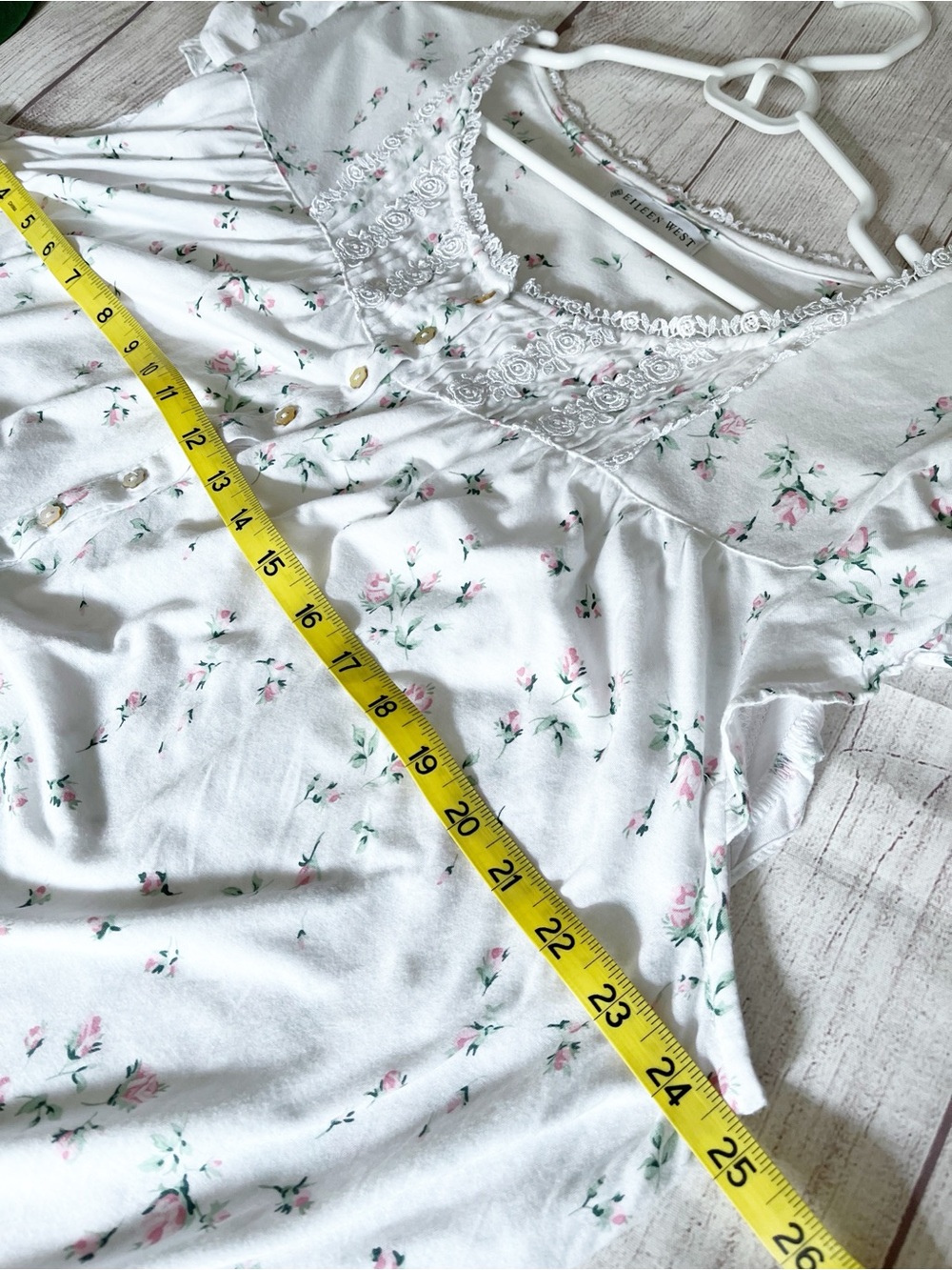 Eileen West long rosebud print cap sleeve nightgown - Picture 12 of 14